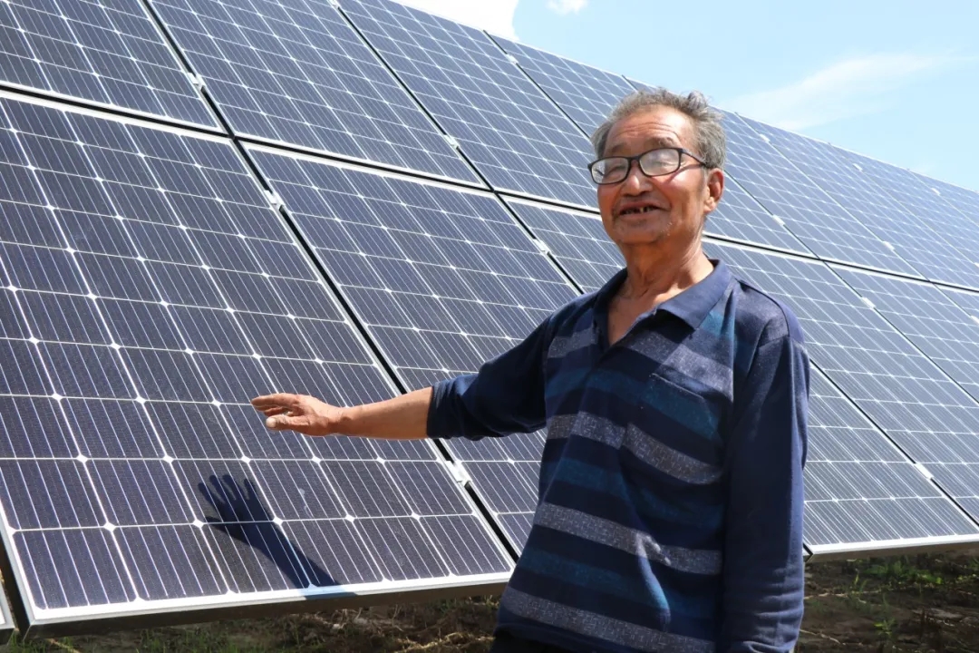 光伏發(fā)電讓貧困戶有了“陽光存折”(圖1) 光伏家庭發(fā)電