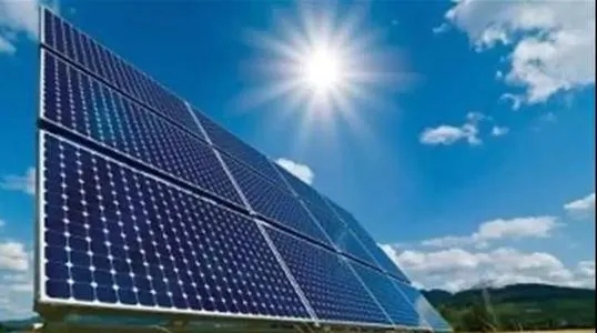 低成本光伏發(fā)電產(chǎn)業(yè)的新機遇(圖1) 安裝光伏發(fā)電